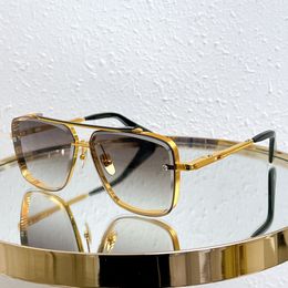 Lunettes de soleil de qualité supérieure pour hommes et femmes d'été style classique en métal 121 plaque rétro anti-ultraviolet carré plein cadre lunettes de mode boîte aléatoire