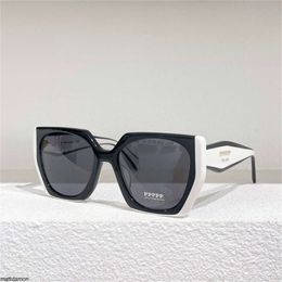 Gafas de sol de diseñador de alta calidad para mujeres anteojos clásicos gafas al aire libre lentes de sol de playa para hombre mujer blanco blanco 5 color triangular opcional con caja