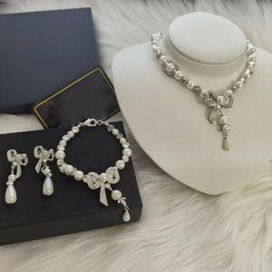 Topkwaliteit diamanten luxe parels Hanger kettingen voor dames klassieke stijl fabrikanten groothandel merkontwerp vintage populaire 18k diamanten Sieraden set