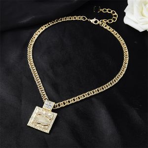 Top qualité Double lettre pendentif colliers Designer CCity Crysatl perle strass or collier pour femmes bijoux de fête de mariage 4544