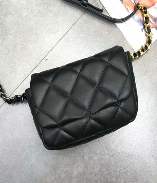 Bolso de cintura de bolsillo de piel de cordero de cuero genuino famoso de alta calidad con bolso de cinturón de cadena Patrón de control de diamante clásico negro Women031864474