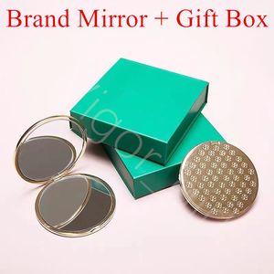 Espejos compactos de marca 2023, espejo plegable clásico de doble cara para niñas y mujeres con caja de regalo para clientes Vip, espejo de maquillaje portátil de trébol de cuatro hojas