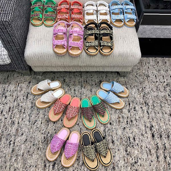 Zapatillas planas de alta calidad Diseñador de lujo para mujer Playa de verano Tejido de hierba Sandalias Sandalias Tobillo Correa Toalla Chanclas Sandalias Punta abierta Pisos de vacaciones Sandalia Fábrica