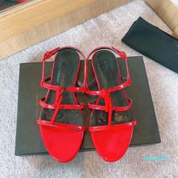 Top Qualité Appartements Sandale De Luxe Designer Femmes Sandales Lettre Or Boucle Pantoufles Sangles Casual Chaussures De Mode Taille 35-41