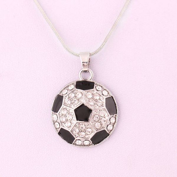 Colliers de forme de football de qualité supérieure Fans de la Coupe du monde Sports Collier de football en cristal avec chaînes de serpent de charme pour femmes hommes bijoux de mode