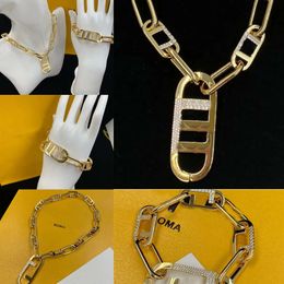 Topkwaliteit gouden Cubaanse ketting kettingen sloten armband ontwerper vrouwen sieraden set letters tags ingelegde diamantarmbanden f gouden hangers ketting cadeau