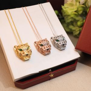 Topkwaliteit Gold Tiger's Head Hollow Diamond Necklace Women Man Designer roestvrij staal ingelegd met smaragdgouden vergulde 18K luipaard ketting sieraden cadeau