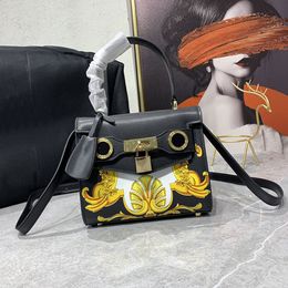 Topkwaliteit handtas Tote Bag Dames Schoudertas Crossbody Tassen Echt leer Barok Bloem Sleutelslot Onderkant Nagel Binnenkant Mode Letters Designer Handtassen Portemonnee