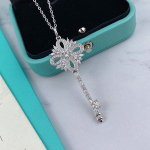 Collier pendentif clé en diamant de qualité supérieure, collier de styliste en argent sterling S925, colliers clés en or 18 carats pour femmes, chaîne de pull à la mode, chaîne de robe fantaisie, bijoux