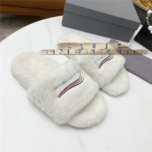 Top Femmes Classiques Designer Fuzzy Pantoufle Dame Mode Confortable Fluffy Pantoufle Fourrure Slide Chaussures Furry Broderie Laine Pantoufles Chaud Intérieur Extérieur Hiver