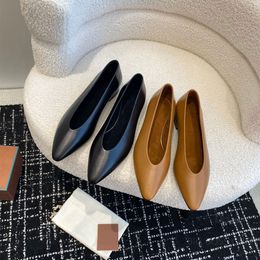 Mocasines planos simples de cuero de calidad superior para mujer Zapatos de vestir con punta cuadrada y puntiagudos Mocasines de diseñador de lujo Calzado de fábrica Zapatos de vacaciones