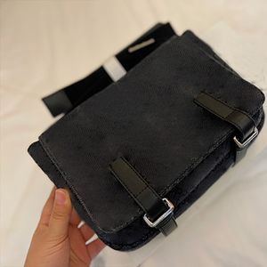 Topkwaliteit lo printing postman tassen vintage borduurwerk zwarte canvas tassen nieuwe heren en dames dezelfde kleur single schouder messenger crossbody tas spanje stijl