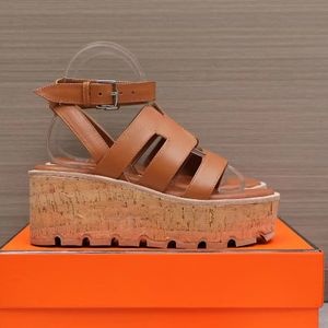 Sandales de concepteur de luxe de qualité supérieure talons de plate-forme pour femmes avec un véritable cuir épais semelle d'été