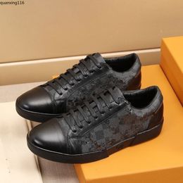 Scarpe di design di lusso di alta qualità sneakers casual in pelle di vitello traspirante con suola in gomma decorata floreale molto bella mjlw60003