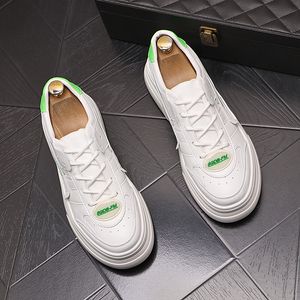 Diseñador de lujo de alta calidad Vestido de novia Zapatos de fiesta Estilo británico Hombres Blanco con cordones Zapatillas de deporte informales de fondo grueso Primavera Otoño Punta redonda Conducción Mocasines para caminar N7