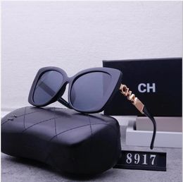 Designers de luxe de qualité supérieure Logrèmes de soleil Polaroid Lens For Womens Mens Goggle Senior Eyewear Letter