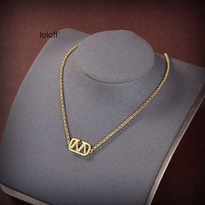Top qualité luxe serrure colliers pendentifs mode Simple V colliers Style classique Valentinolies concepteur bijoux ah1w