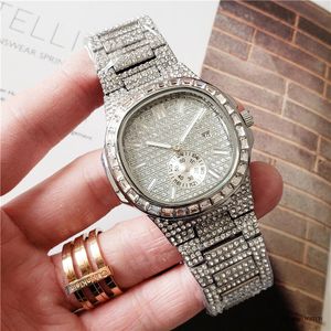 Montres pour hommes de luxe de qualité supérieure mouvement à quartz plein de diamants glacés montre en acier inoxydable montres de designer étanches petit travail de cadran