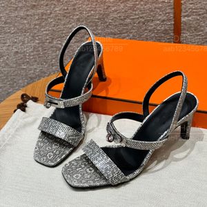 Chaussures de luxe de qualité supérieure Chaussures de créateurs classiques talons hauts pour femmes tous artisanaux en cuir rare printemps / été décontracté talons hauts de mode Fashion Fashion Femme's Chaussures Original Packaging.