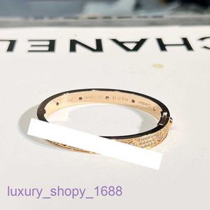 Top Quality Luxurys Designers Bracelet Pneus de voiture Femmes Charme Droite Gold Full Diamond Bracelet Haute Qualité Main Set Femme avec boîte d'origine