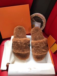 Diseñadores de lujos de primera calidad Mujeres Damas Lana Medias zapatillas Diapositivas Piel de invierno Fluffy Letras peludas Sandalias Cálido Cómodo Fuzzy Girl Flip Flop con caja