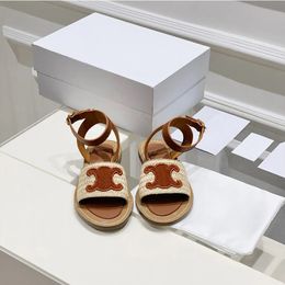 Topkwaliteit lympia platte dia's raffia sandalen triomphe verfraaide enkelband open tenen luxe ontwerper voor dames vakantie flats gladiator sandaalfabriek