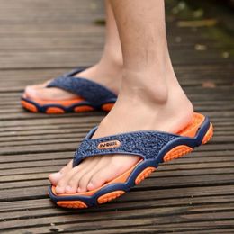 Top qualité homme été en plein air hommes pantoufles chaussures de plage mode tongs chaussures d'été pour homme antidérapant salle de bain maison pantoufles