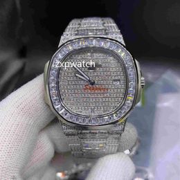 Montres automatiques pour hommes de qualité supérieure Montre en diamant glacé 40MM Argent Baguettes en acier inoxydable Lunette en diamant Saphir Watch274l