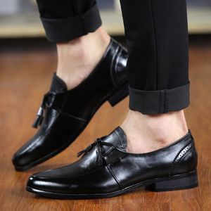 Zapatos de vestir de calidad superior para hombres Mocasines de moda Diseñadores de lujo Negro Marrón Cuero rojo Hombres Deportes Zapatillas de deporte planas Entrenadores