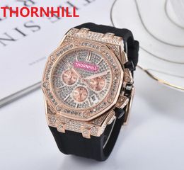 Top qualité hommes ciel diamants montre 43mm horloge en caoutchouc noir chronomètre de luxe quartz président jour date suisse montres haut de gamme annuelles Relogio Masculino