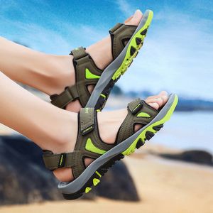 Top qualité hommes femmes formateur sport grande taille sandales transfrontalières chaussures de plage d'été sandales décontractées pantoufles jeunesse à la mode respirant code de chaussure de mode: 23-8816-1