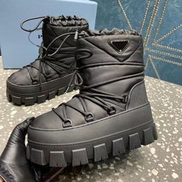 Topkwaliteit nylon plaque enkellaarzen Instapper Dikke bodem Bootie Ronde neus Veterschoenen Ski Sneeuwlaarzen Dames buitenschoenen luxe designer Platte bodem fabriek 888