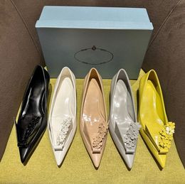 Topkwaliteit origami bloempompen gepolijst leer lage hiel puntige teen ballet flats schoenen slip-on dames luxe ontwerpers jurk schoen dames mode loafers met doos