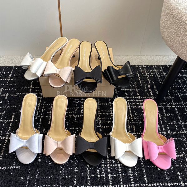 Top de qualité rose Bow Silk Mach Stiletto Talons hauts pantoufles Sandales Sandales Himitone Mules Luxury Designer Talons de soirée Chaussures Footwear Factory