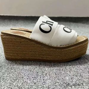 Topkwaliteit platform sandaal slipper platte klomp muilezels luxe designer schoenschuifregelaars dames mannen cadeau mode mode houtachtige zomer casual zwart wit dia meisje strand 459