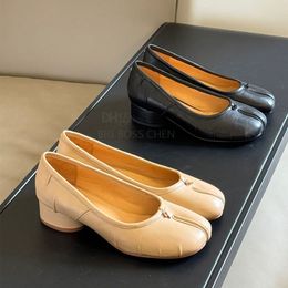 Escarpins plissés en peau de mouton de qualité supérieure Chaussures Sandales à talons épais en cuir Talons chaton Chaussures habillées Escarpins de luxe à talons Chaussures de bureau Chaussures d'usine