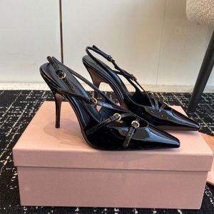 Luxe ontwerpers schoenen Bourgondische pompen hakken Patent Leather Slingback met gespen enkelband kitten hakken sandaal stiletto hiel avondjurk schoen 3 cm dames