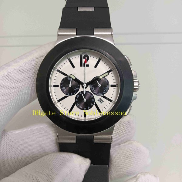 Top Quality Real Photo Men's Chrono Watch Mens White Dial Quartz Chronograph Date Date Rubber STRAP 103383 SPORT Men regarde les montre-bracelettes