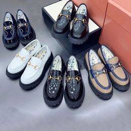 Topkwaliteit lederen loafers in retrostijl met ronde neus Zakelijk Oxford-platform verfraaid met lovertjes Luxe ontwerpers voor fabrieksschoenen met doos