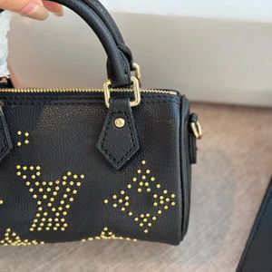 Haute qualité Rivet Bowling sac à main sac de créateur de luxe en cuir véritable sac à bandoulière sac de fête de mode pour femmes pochette classique sac de messager mignon 16 cm