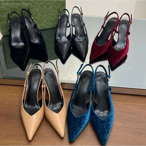 Sandalias de gamuza de moda Slingbacks puntiagudos Correa de tobillo Hebilla Zapatos de diseñador de lujo Metal 8,5 cm Tacones altos delgados Sandalia de cuero genuino zapatos de mujer