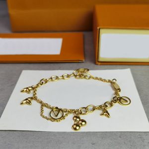 Top qualité petite fleur bracelet bracelets de créateurs bijoux pour femmes lettre rose cristal plaqué or bracelet de charme luxe bracelet de créateur de mode cadeau avec boîte