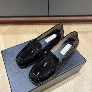 Topkwaliteit Loafers met vierkante neus Platte schoenen voor dames Lakleer instapper Luxe designer geklede schoenen Wandelschoenen Kantoorschoenen Zwart blauw groen met doos