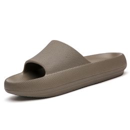 top qualité été 2021 sandales couple transfrontalier tongs mode décontracté pantoufles de plage à semelles épaisses pour hommes et femmes surdimensionné 38HY-7027