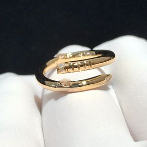 Anillo de oro de diseñador grueso de alta calidad Anillo de uñas Top V-Gold con anillo de diamantes para mujer Hombre Galvanoplastia 18k Classic Premium con caja