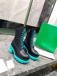 Bottes tendance de qualité supérieure, cuir de créateur luxueux, semelle extérieure en caoutchouc, talons hauts de qualité supérieure