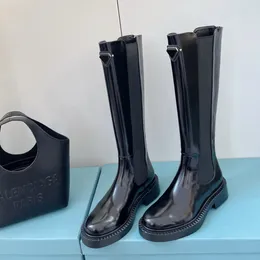 Botas de montar a la rodilla con paneles triangulares de primera calidad Tacones planos Suela de cuero Botines con punta redonda Diseñadores de lujo para mujeres Chelsea Western Shoes Calzado de fábrica