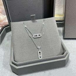 Collar de tres diamantes de oro en V de alta calidad para mujer Nuevo colgante deslizante de diamante completo Cadena de clavícula rodante flexible con caja