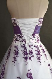 Robes de mariée blanches et violettes de qualité supérieure en provenance de Chine Sweetheart Necline Machine exquise broderie A-ligne Corset Robes de mariée152G