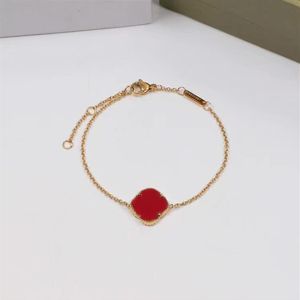 Brazaletes de diseño de mujer de calidad superior Color rojo Titanio Acero Pulsera de flores de cuatro hojas Pulseras de pareja de lujo Fiesta de bodas 200 m